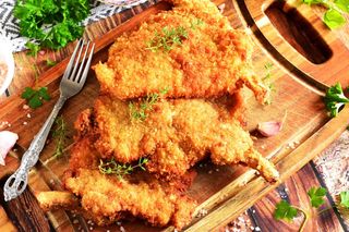 Tradycyjny kotlet schabowy z kością