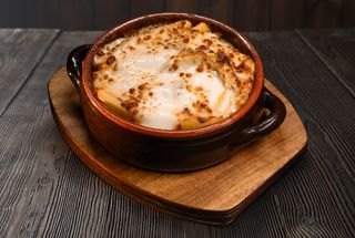 Cartofi cu mozzarella la cuptor