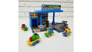 Заправочная станция Поезд Томас в комплекте 4 поезда