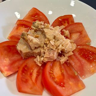 Ensalada de tomate con bonito del norte 