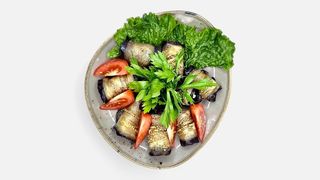 Рулетики с ореховой пастой 