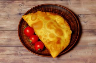 Чебурек з томатами, куркою та моцерелою (160г)