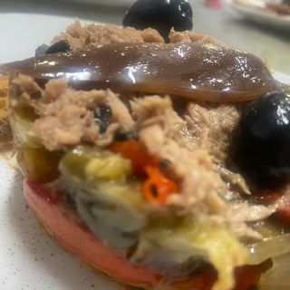 Ensalada escalivada con anchoas