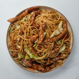 Wok svinjetina sa prženim rezancima