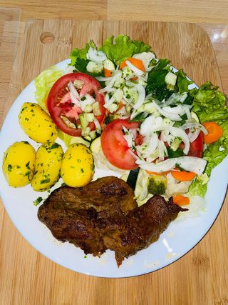 Bistec de Saitan + ensalada + Patatas