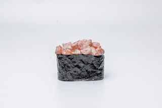 Гункан з лососем