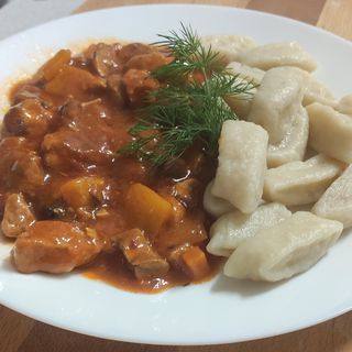 Gulasz z kopytkami 250g + 300g