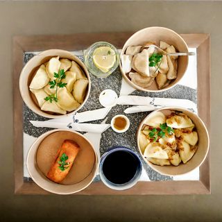 Zestaw smażonyh pierogów(kapustą,szpinakiem i fetą ,ukraińsk)