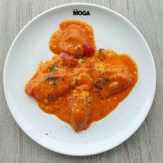 PIMIENTOS RELLENOS DE BACALAO CON SALSA DE PIQUILLO