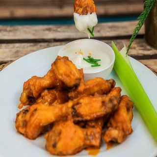 Alitas De Pollo Con Patatas