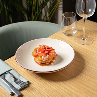 Filo crocant cu căpșuni și mango 