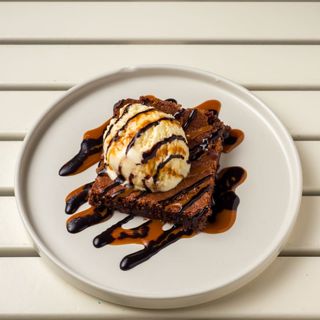 Brownie con helado