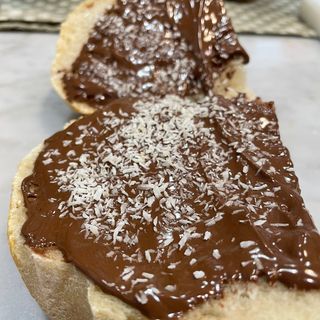 3 fette di pane con la Nutella e granella di cocco