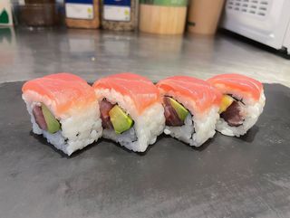 Uramaki Atún Especial ( 4 Ud )