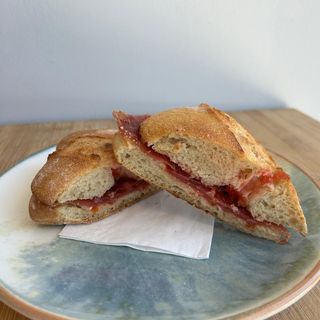 Sándwich de tomate