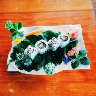 Uramaki de Salmão e Abacate 8 Peças