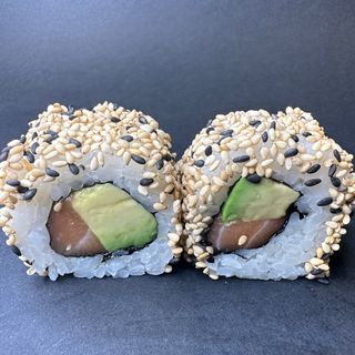 113 . Salmón sésamo .  (8 Uds.)