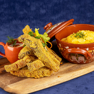 CRAP PRĂJIT CU MĂMĂLIGUŢĂ SI MUJDEI (250/150 \50GR)