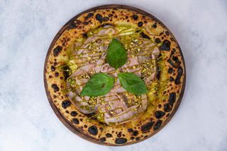 Mortadela i pistaći pizza 24cm