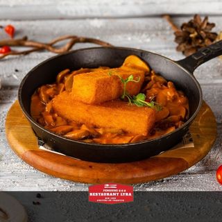 Tocăniță de ciuperci și hribi cu mămăliguță