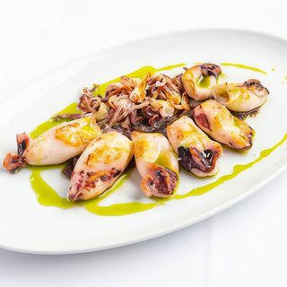 Chipirones de potera a la parrilla con aceite de Ajili mojili