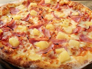 Pizza con piña (33 Cm.)