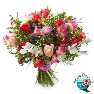 Bouquet di fiori di campo colorati