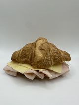 Croissant Con Mantequilla, Pavo Y Queso