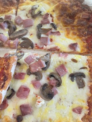 Pizza De York, Queso Y Champiñon (Porción)