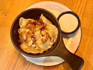 Вареники з м'ясом телятини та смаженою цибулею (250/40g)