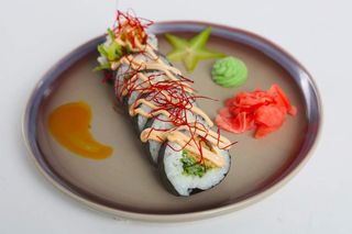 Futomaki z kalmarem w tempurze z kobe i chilli 6szt