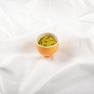 Гуакамоле з цибулею та томатами