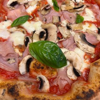 PIZZA PROSCIUTTO E FUNGHI