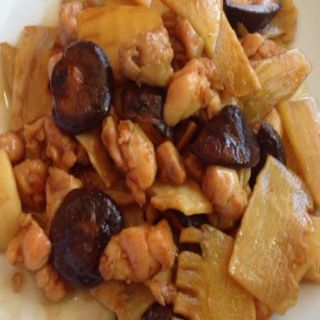 Pollo Con Bambú Y Setas Chinas