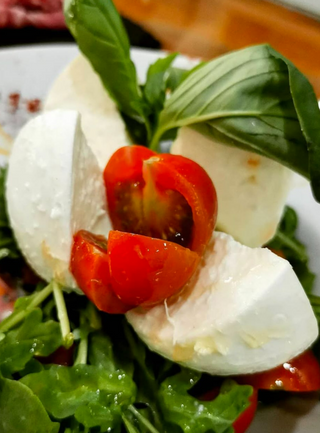 Ensalada Caprese De Búfala