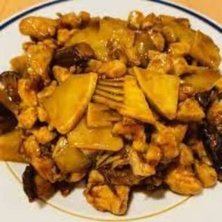 40 Pollo con bambú y seta 