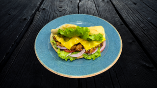 ქათმის სენდვიჩი ბრტყელ პურში