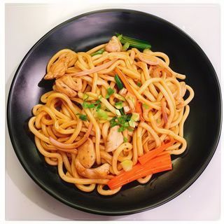 32 Yaki Udon Con Pollo