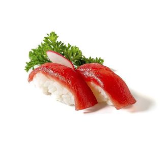 115.- Nigiri de atún (2 Pzs.)