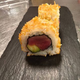 81. Atún crispy roll