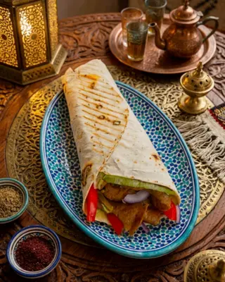LAWASZ SHAWARMA WOŁOWA MEDIUM WRAP