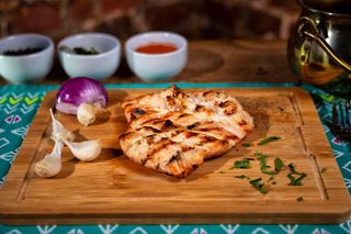 Combo - piept de pui + Cartofi prajiti + salata de muraturi