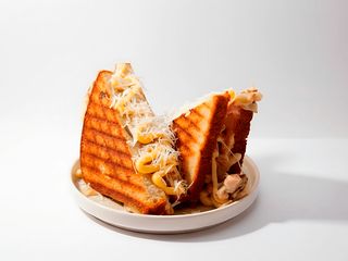 Melt z szynką, serem i pieczarkami