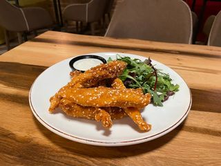 Пилешки сусамени пръчици