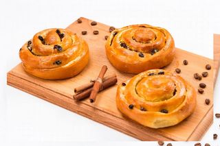 Улитка заварная с изюмом