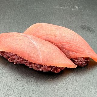 146. Nigiri atún black (2u)