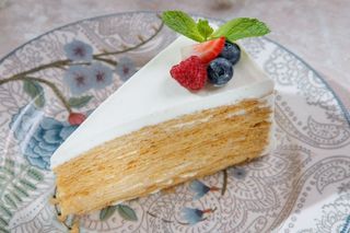 Медовый со сливочным кремом