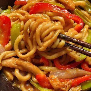 152. Udon frito de pollo
