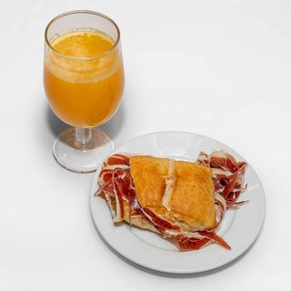 Pulguita Ibérica + Refresco o Zumo Natural