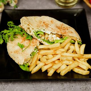 Topli sendvič sa kari piletinom